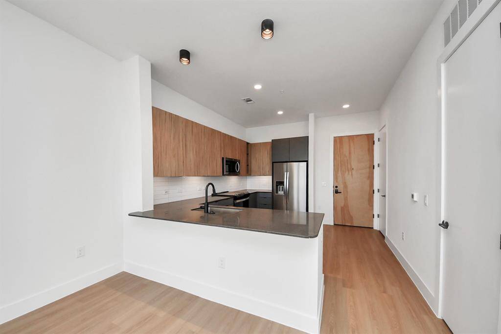 Photos displayed may be of similar apartments or floor plans featuring the same finishes