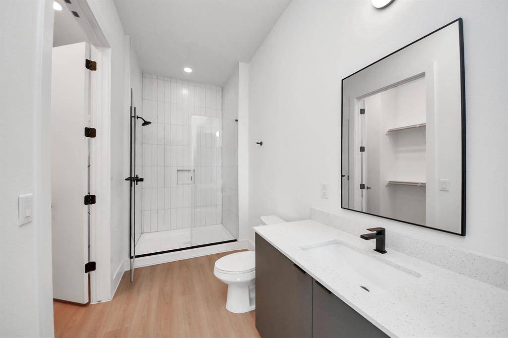 Photos displayed may be of similar apartments or floor plans featuring the same finishes