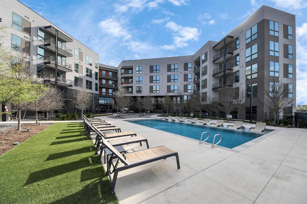 Photos displayed may be of similar apartments or floor plans featuring the same finishes