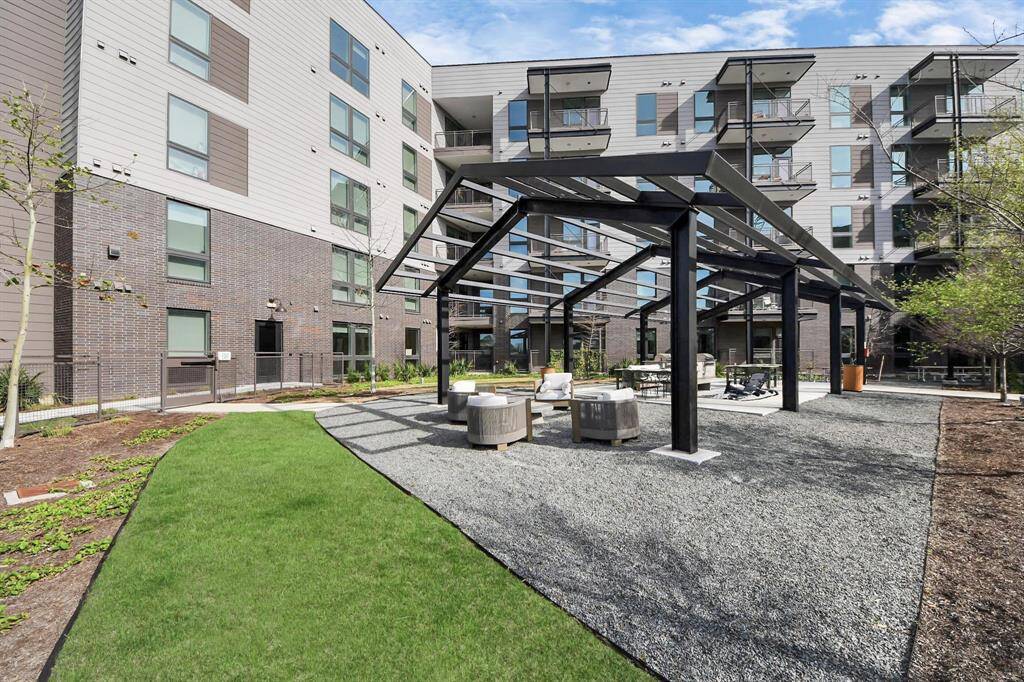 Photos displayed may be of similar apartments or floor plans featuring the same finishes