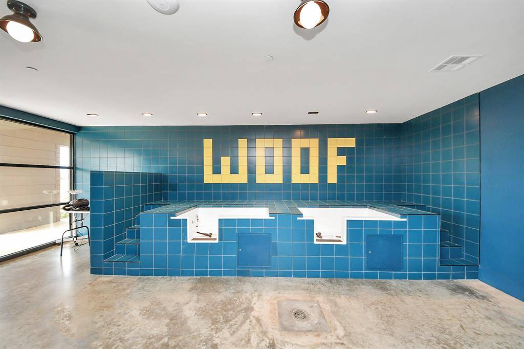 Photos displayed may be of similar apartments or floor plans featuring the same finishes