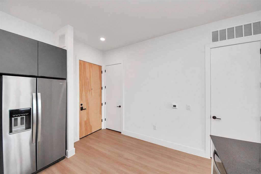 Photos displayed may be of similar apartments or floor plans featuring the same finishes