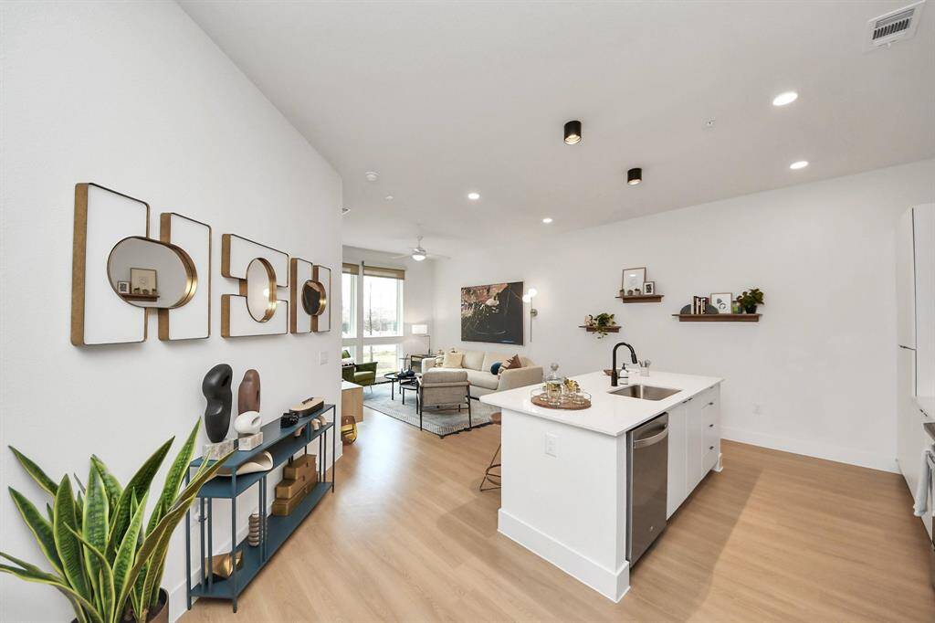 Photos displayed may be of similar apartments or floor plans featuring the same finishes