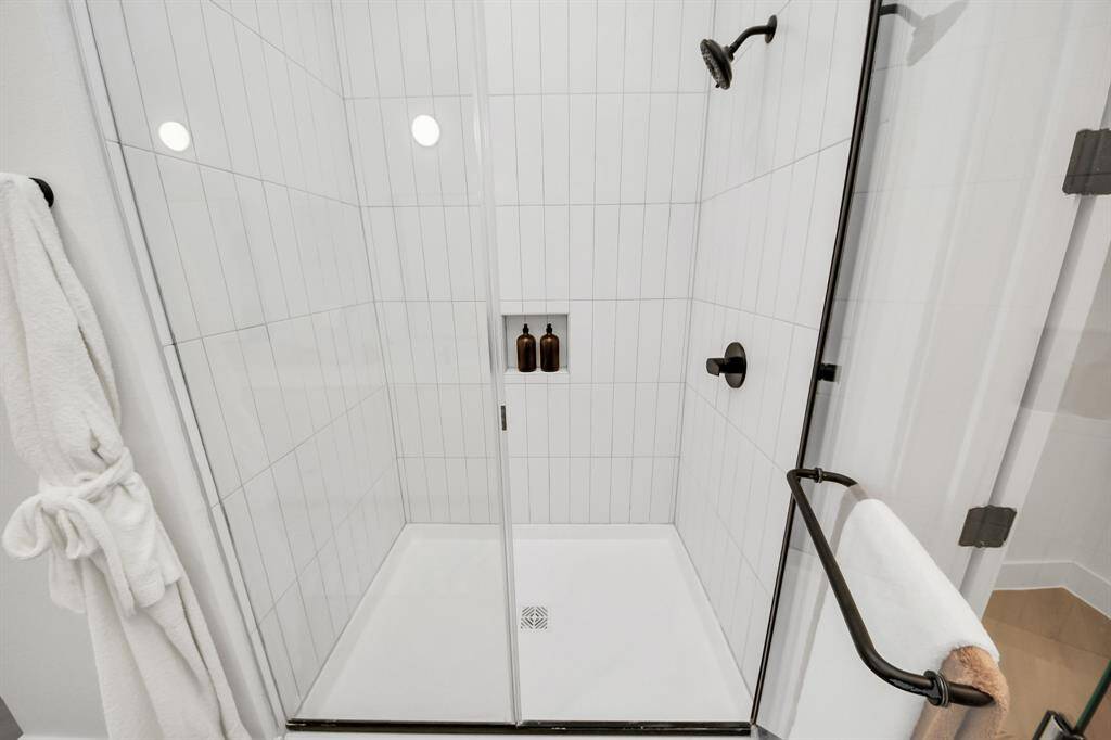 Photos displayed may be of similar apartments or floor plans featuring the same finishes