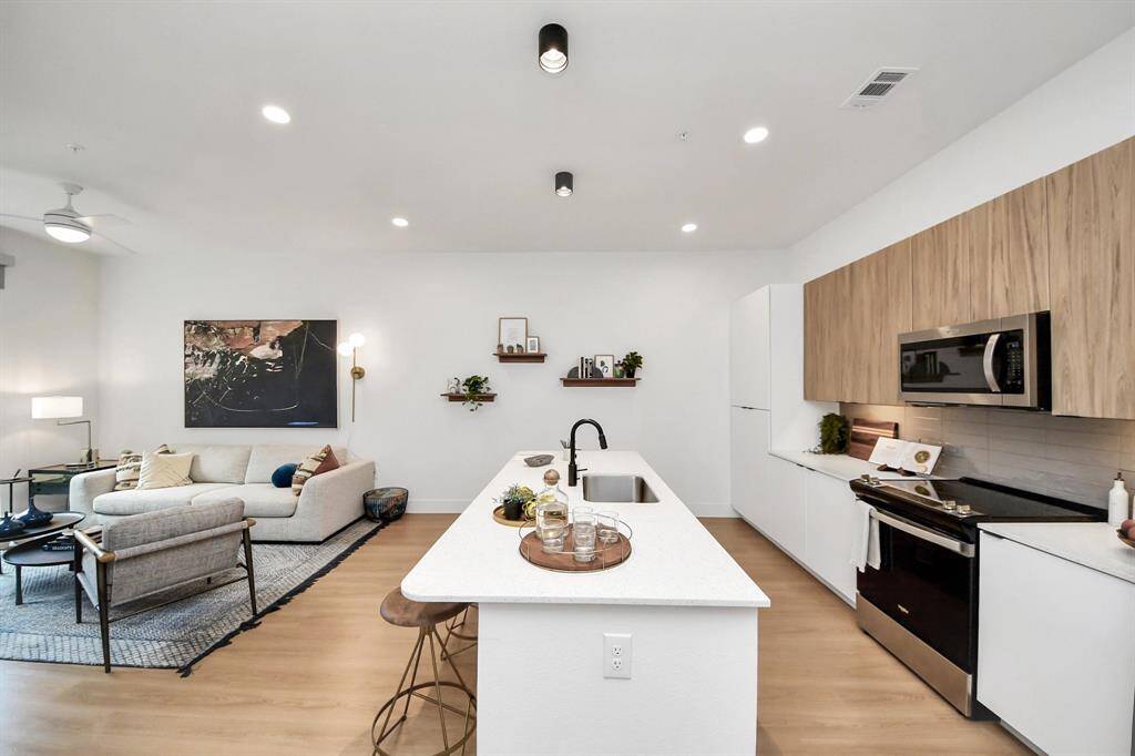 Photos displayed may be of similar apartments or floor plans featuring the same finishes