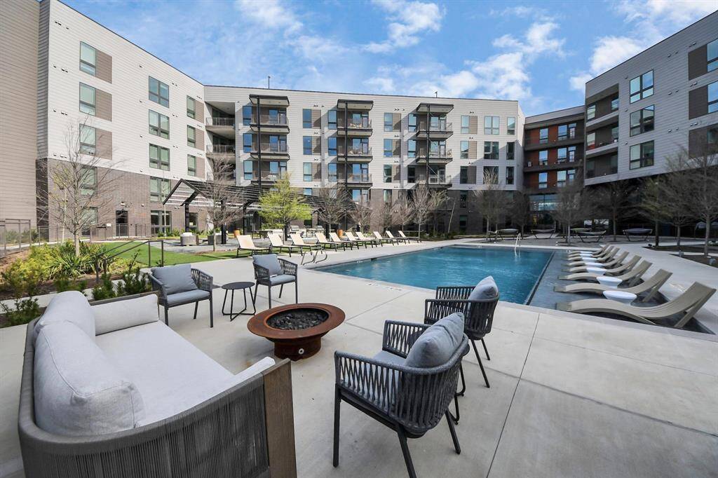 Photos displayed may be of similar apartments or floor plans featuring the same finishes
