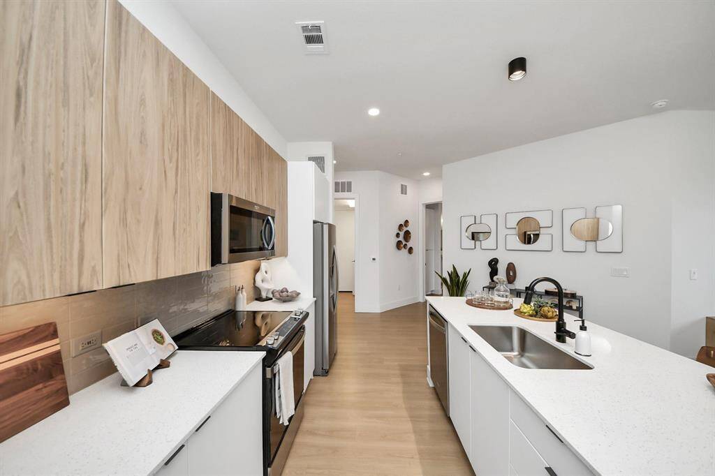 Photos displayed may be of similar apartments or floor plans featuring the same finishes