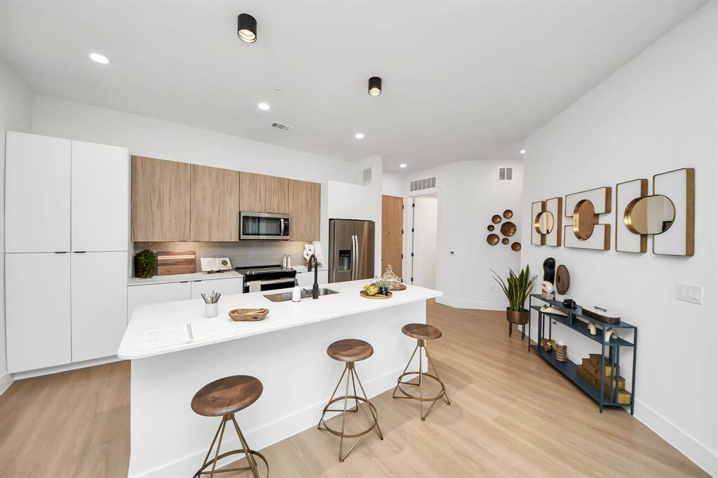 Photos displayed may be of similar apartments or floor plans featuring the same finishes