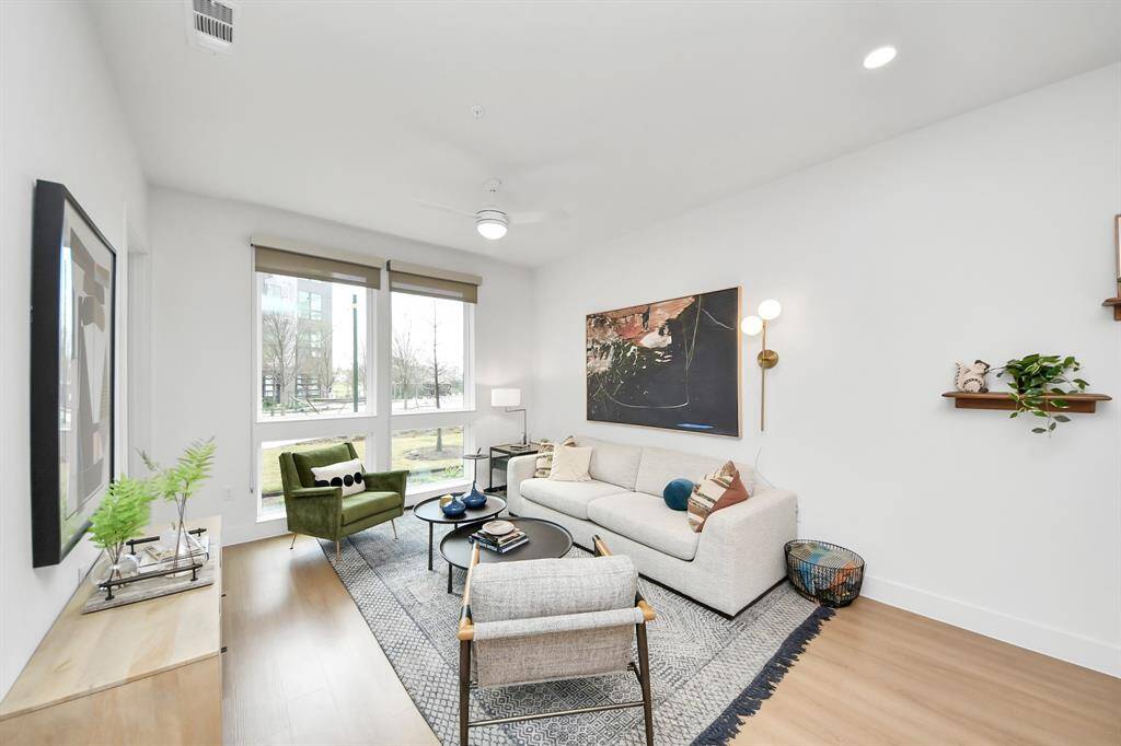 Photos displayed may be of similar apartments or floor plans featuring the same finishes