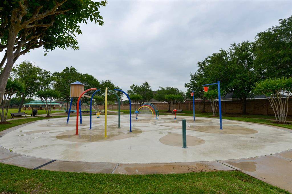 Discover endless fun at Splashpad Park, a perfect spot for family enjoyment and outdoor relaxation.