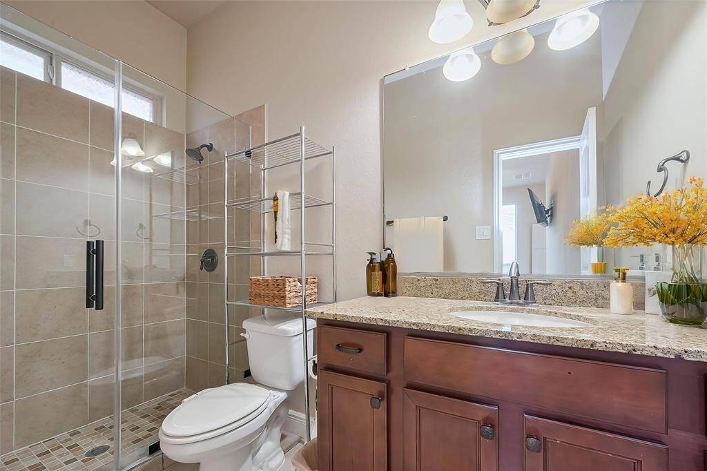 En-Suite Full Bath