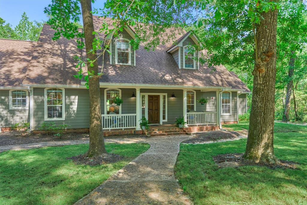 Picture perfect front porch!