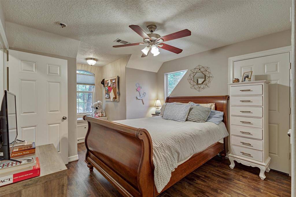 Second upstairs bedroom with ensuite bath.