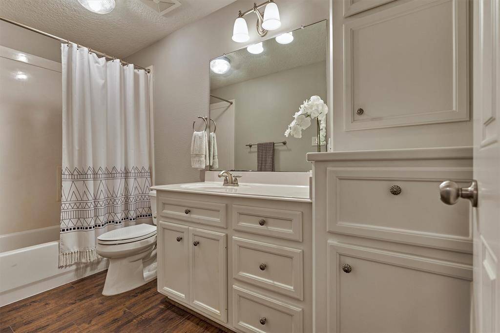 Ensuite bath with lots of storage and tub/shower combo.