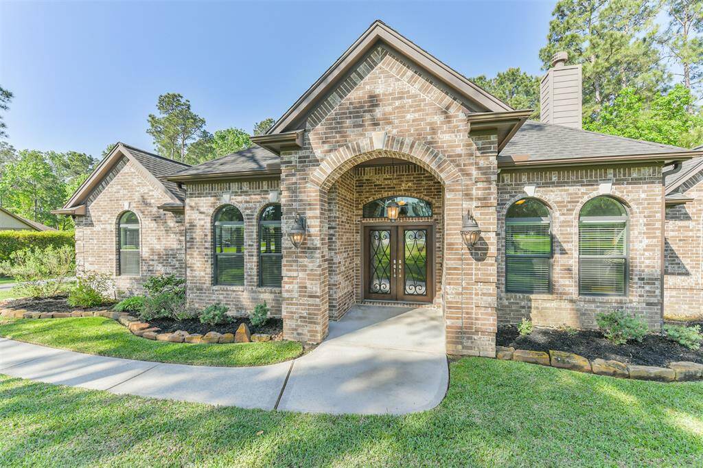 The outdoor lighting is lovely for this home. There are soffit outlets for your Christmas lights, flood lights, porch and lantern lighting as well.