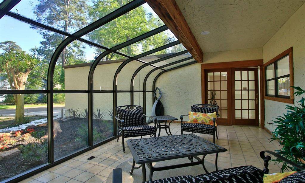 Beautiful light and bright Sunroom