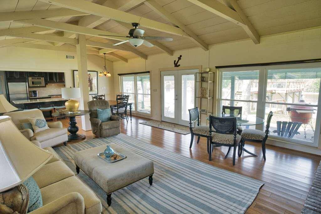 Open concept as you enter from tbe River side
