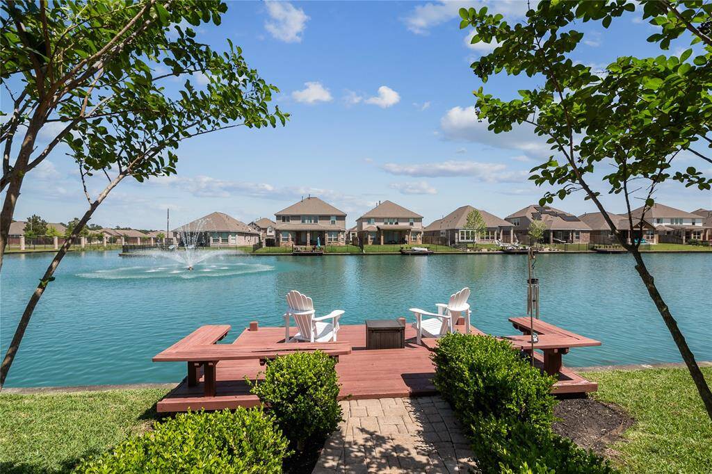 WOW WOW WOW! You will feel like you are on vacation every single day on your private Pier on the Lake.