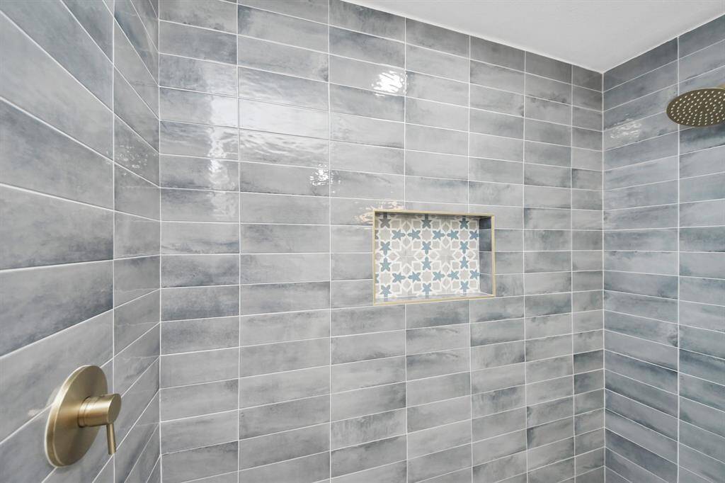 Primary shower