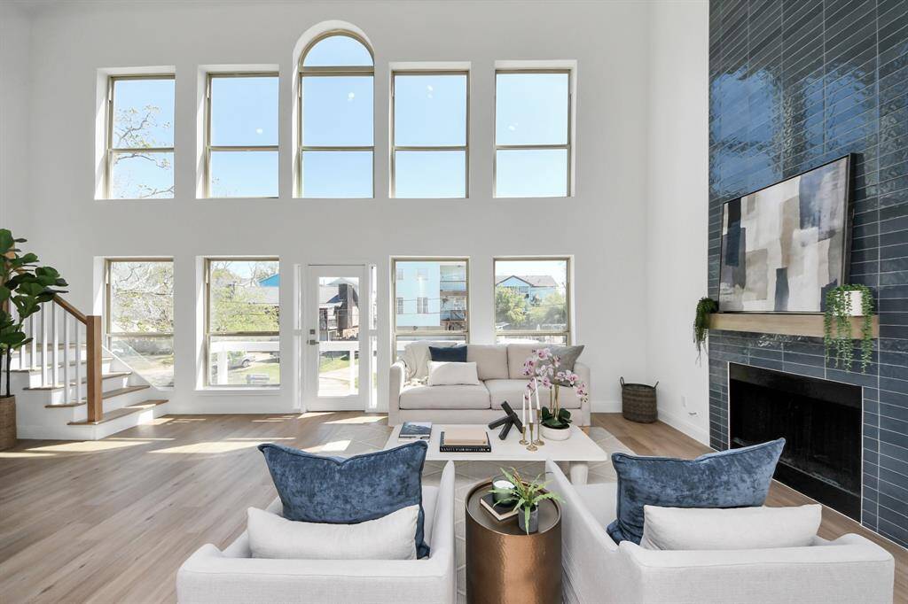 Gorgeous floor to ceiling windows!