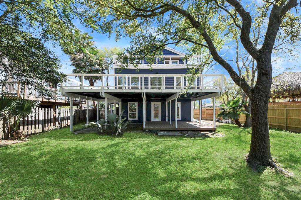 Huge backyard just waiting for a hot tub!