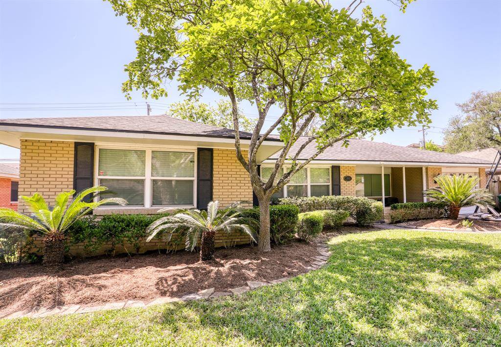 Welcome Home to 3019 Linkwood!