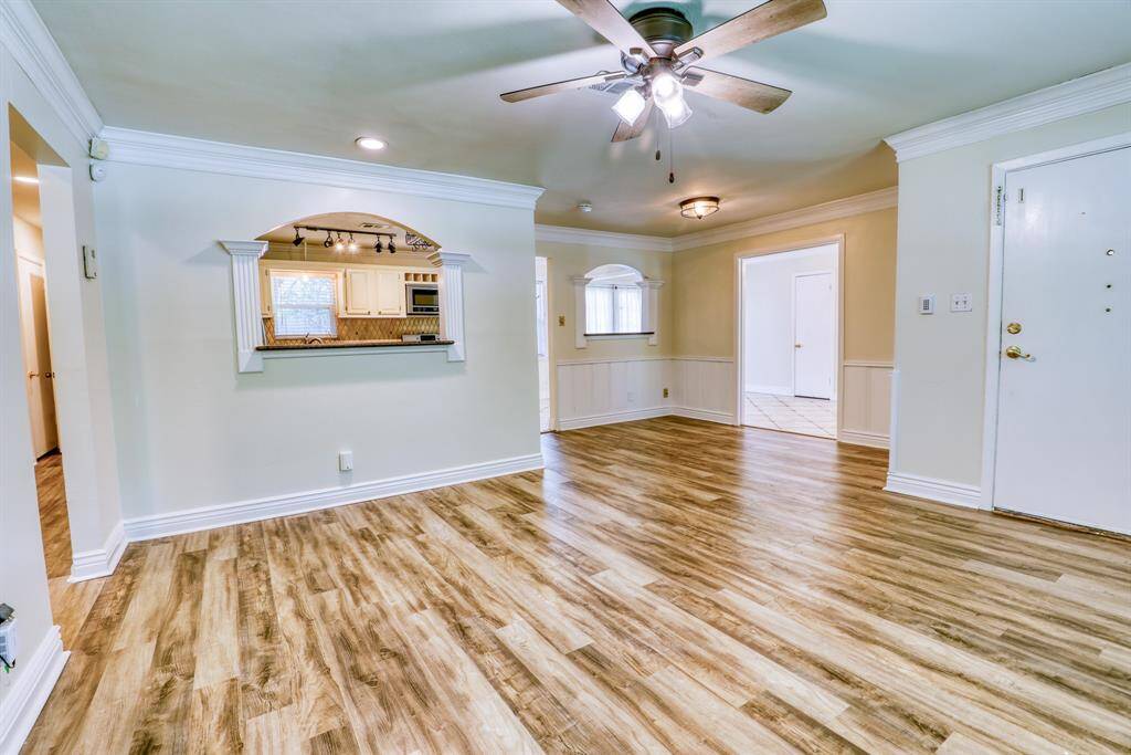 Crown Moulding, Wood Floors, Ceiling Fans