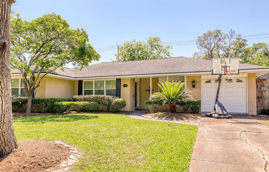 Classic Mid-Century Ranch in Knollwood