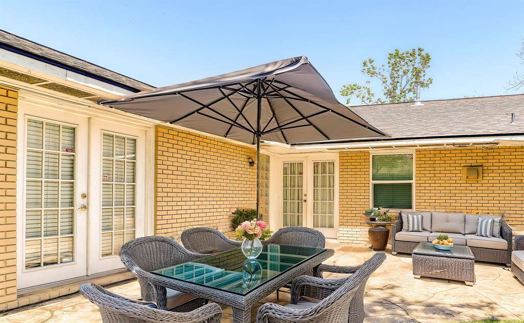 Enjoy meals alfresco
