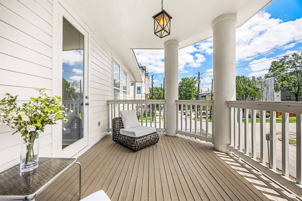 Fantastic front balcony perfect to people watch or enjoying a good book!