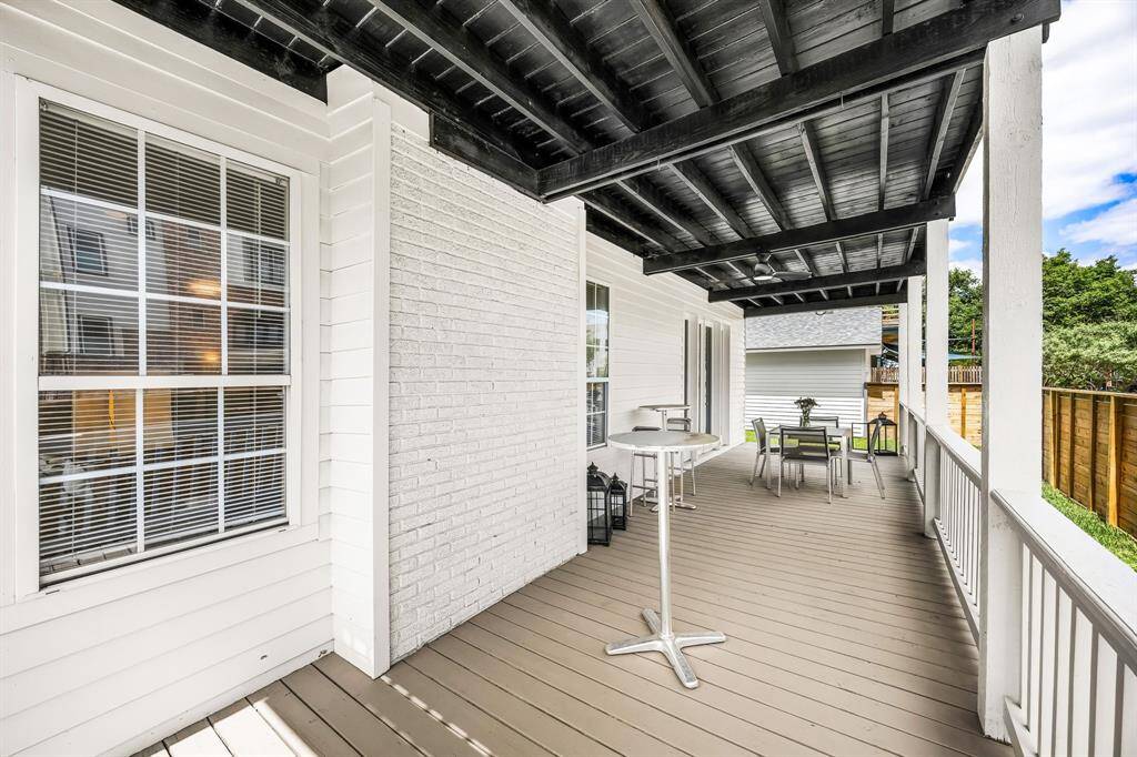 Imagine having friends over to enjoy the sunsets while sipping on your favorite beverage and enjoying your evenings. Plenty of space to have an outdoor kitchen.