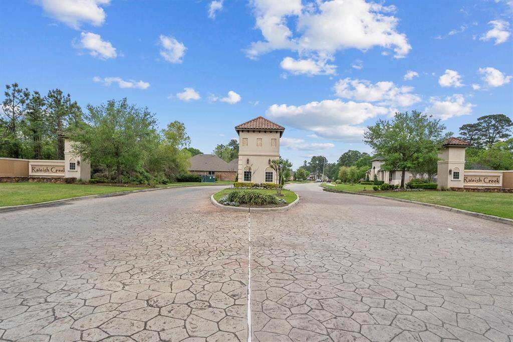 Cobblestones welcome you into the sought after Raleigh Creek neighborhood, which is zoned to acclaimed Tomball ISD. Tomball Renaissance High School is less than a mile West of here on Zion Rd.
