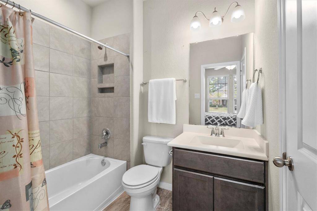 Guest room features a private en-suite with a shower-tub combo and a walk-in closet.