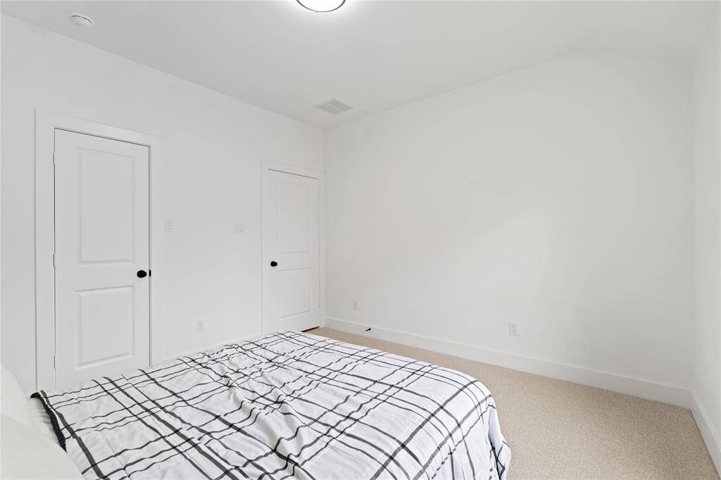 The high ceiling adds to the sense of openness, while the simple design and neutral tones create a calm, comfortable environment.