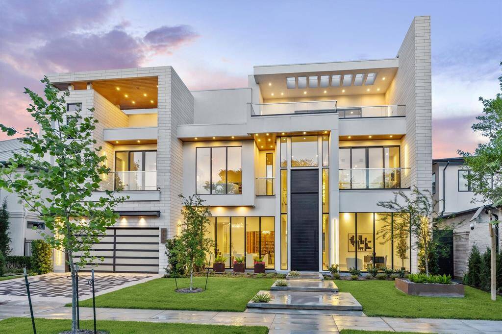 Welcome to 310 E Cowan. Beautifully located in the Crestwood neighborhood!
