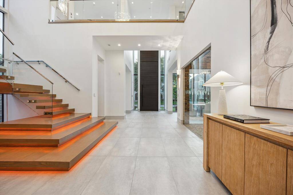 15' steel door and view of entryway
