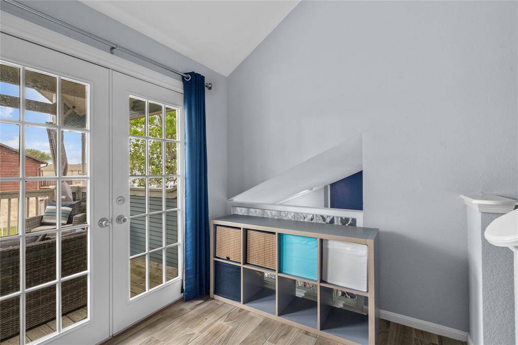 LANDING BETWEEN 2ND AND 3RD FLOOR, FRENCH DOORS TO LARGE PATIO
