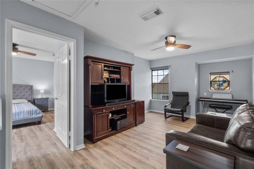 BONUS SPACE ON THE THIRD FLOOR