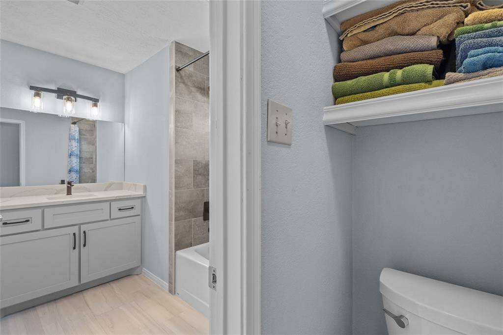 EN SUITE BATH TO THE 2ND BEDROOM