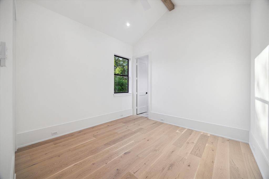 [SECONDARY BEDROOM] #1