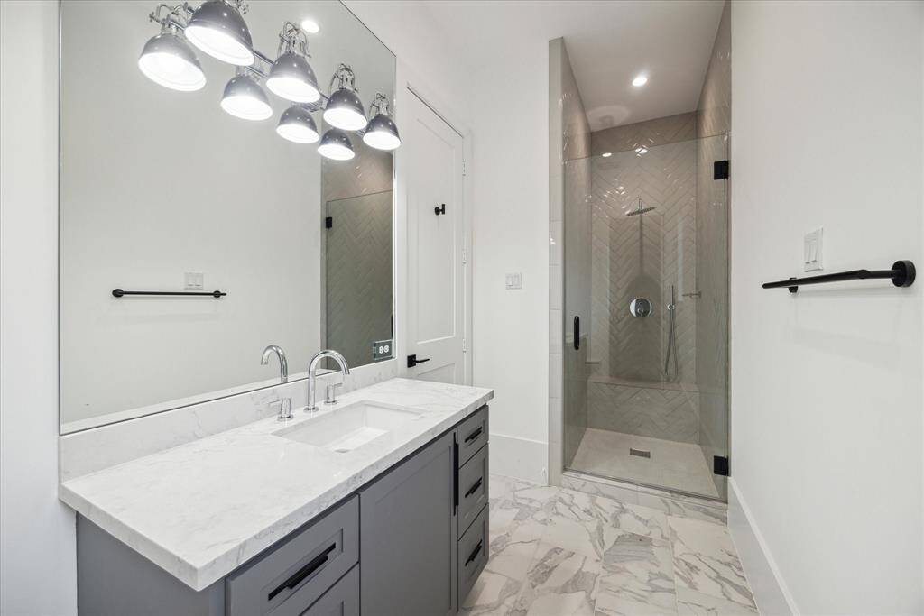 [SECONDARY BATHROOM]