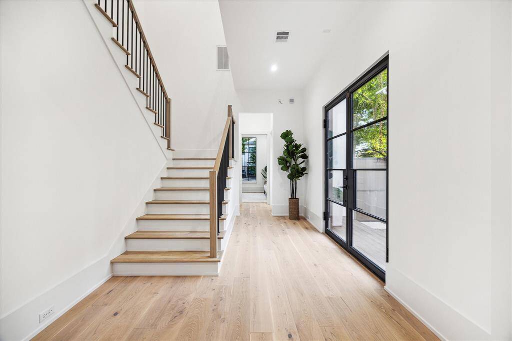 Welcome to 3112 Albans.. Step inside to a bright and airy entrance that sets the tone for the modern elegance. Step inside to a bright and airy entrance that sets the tone for the modern elegance