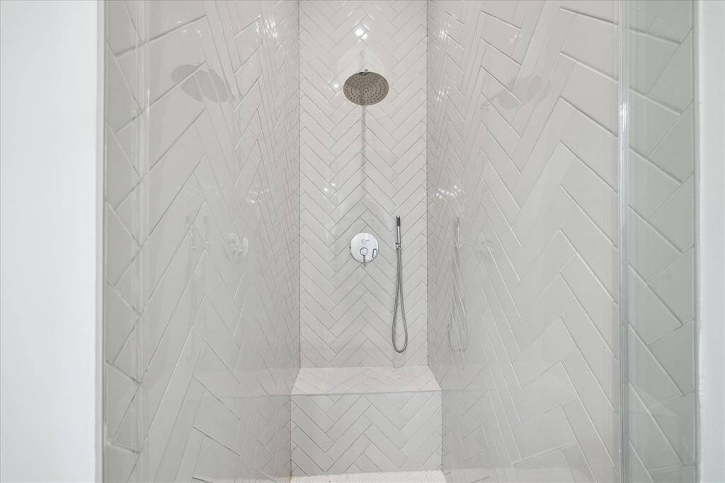 Walk-in Shower.