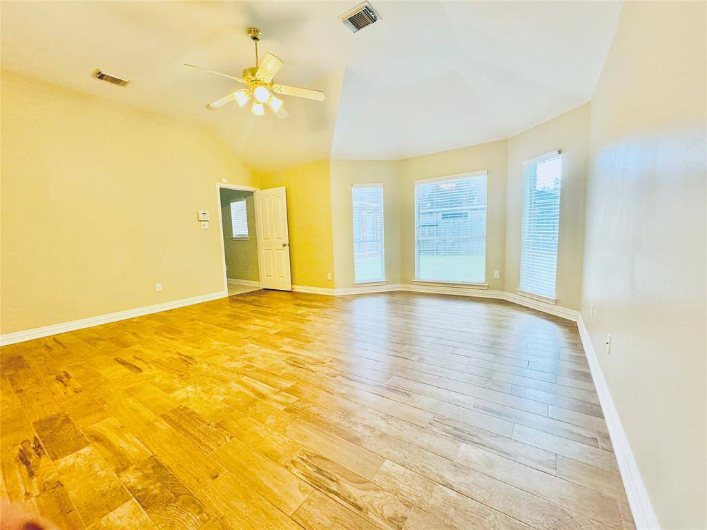 Master BR w/ sitting area