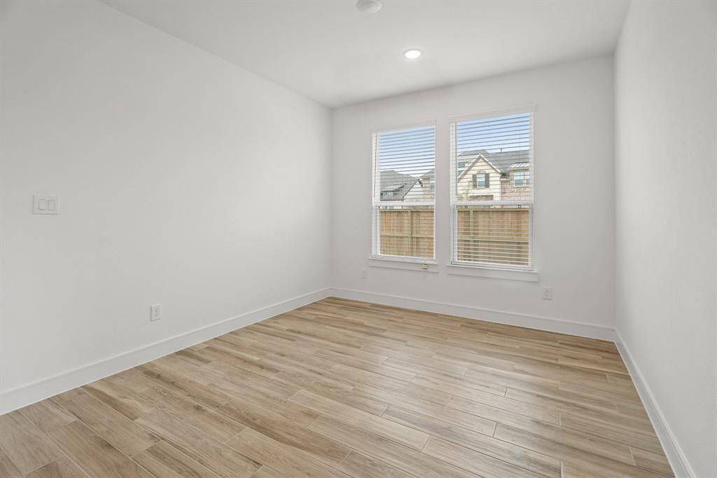 Elegant dining room (*Photo not of actual home and used for illustration purposes only.)