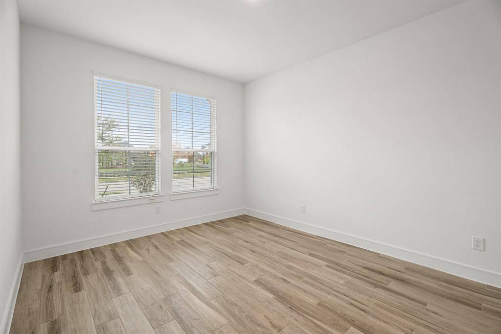 Extra suite (*Photo not of actual home and used for illustration purposes only.)