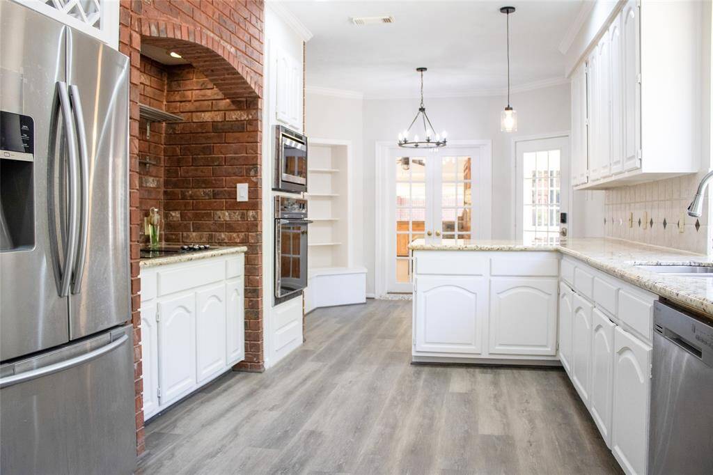 Functional layout with updated finishes and plenty of cabinet space