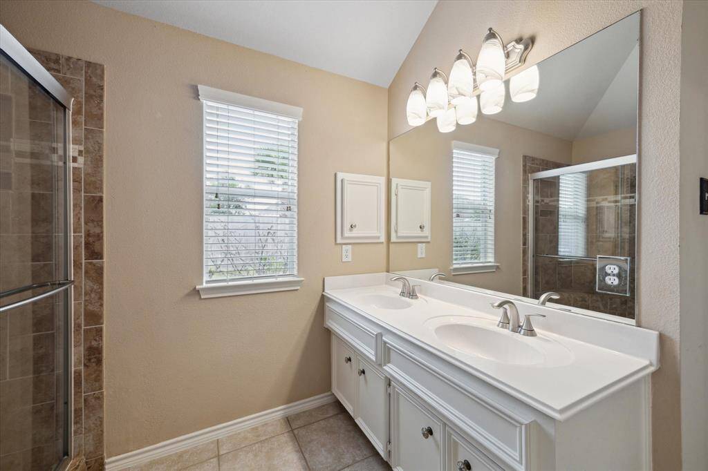 Dual vanity and oversized shower