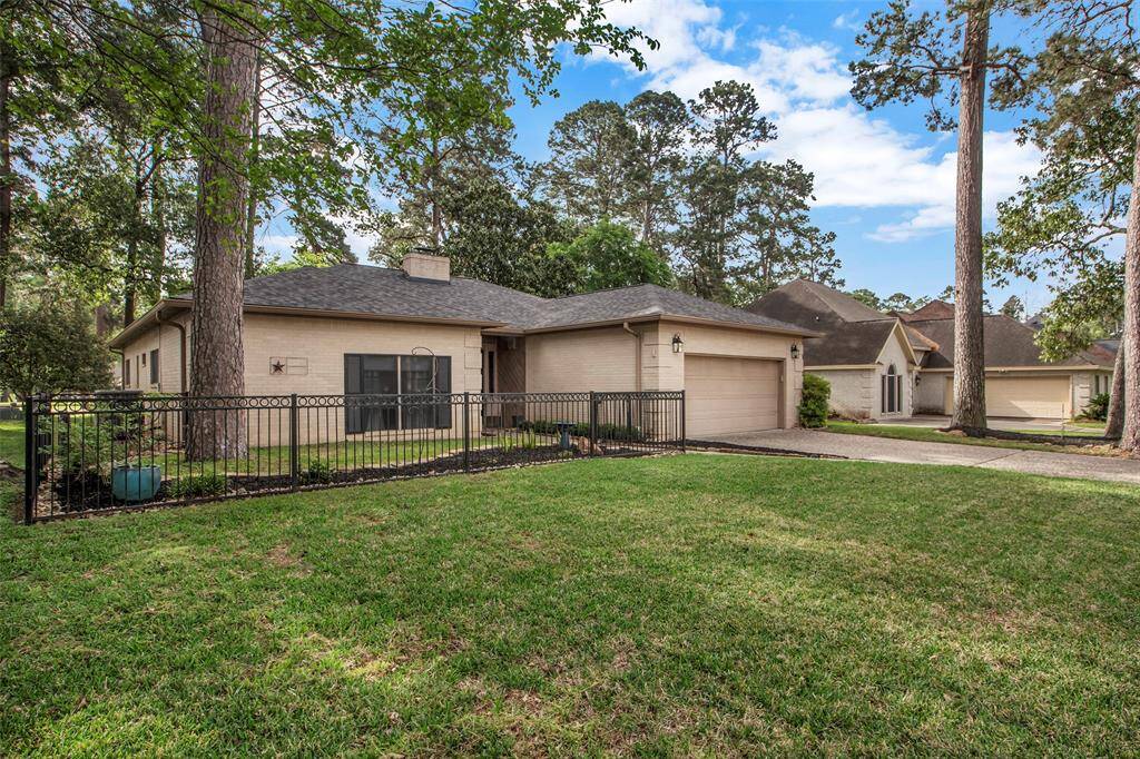 Well maintained home with great outdoor space.