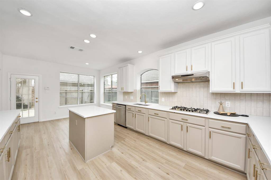 Gorgeous updated kitchen
